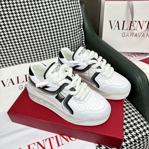 23ss valenti*o 원 스터드 스니커즈