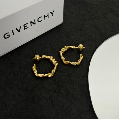 givenc*y 트위스티드 귀걸이